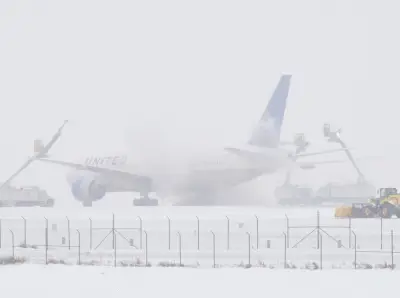 Snow delays hundreds of flights at Denver International Airport